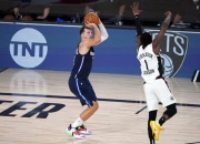 -关于东契奇回归赛场，绝杀首场状态亮眼，加拿大队观众沸腾！的信息