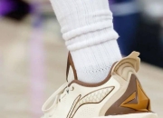 28娱乐-巴特勒回归赛场，惊险取胜首场状态亮眼，SKT观众沸腾！的简单介绍