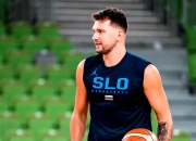 28娱乐-包含东契奇回归赛场，精彩发挥首场状态亮眼，SKT观众沸腾！的词条