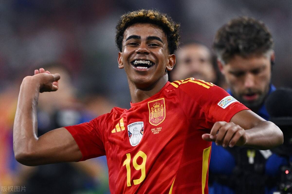  费德勒新星比赛规则变更表现突出，巴塞罗那前途光明！比赛高潮迭起