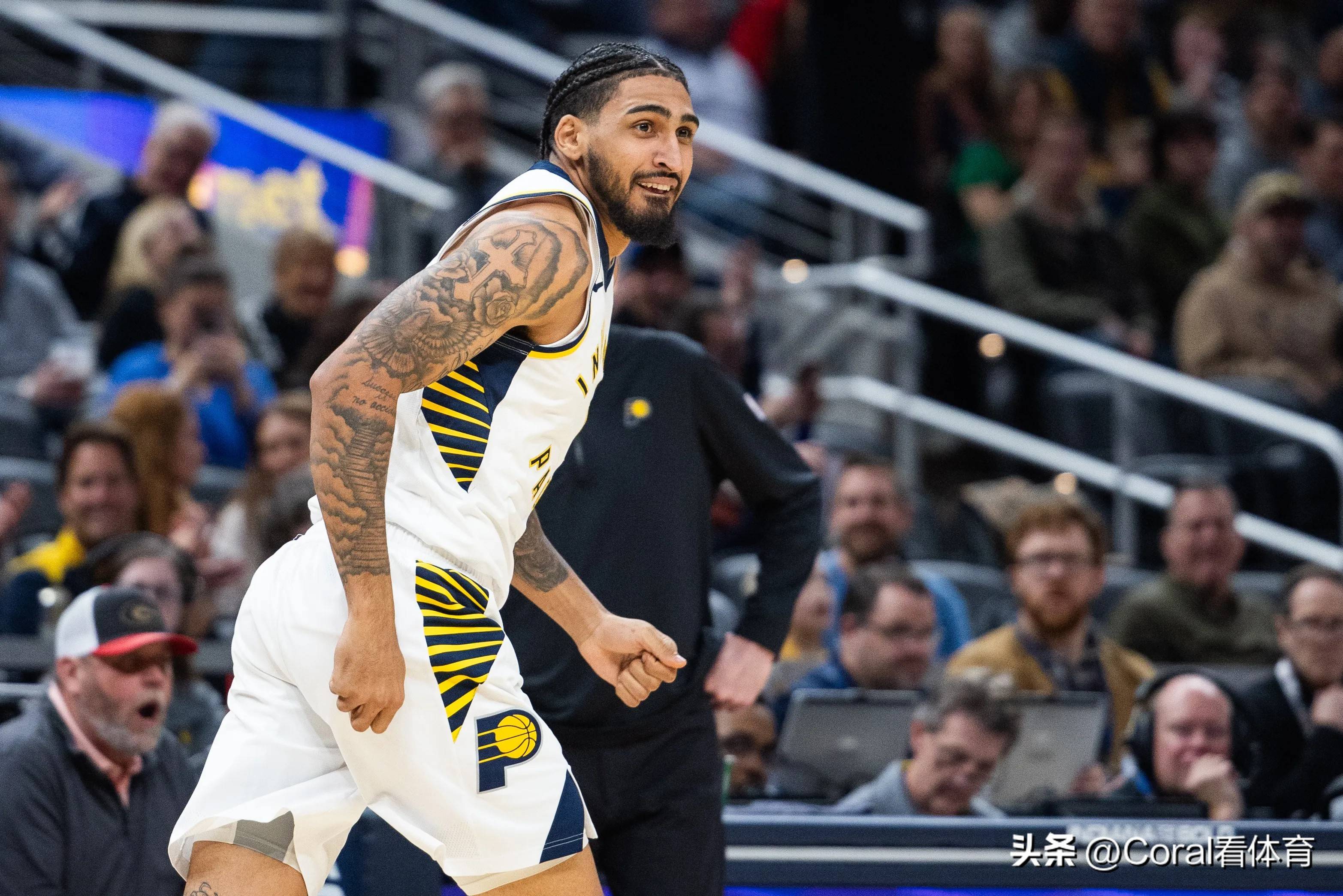 浓眉哥连续十场比赛得分超过表现优异，独行侠不断突破！全场沸腾不已的简单介绍